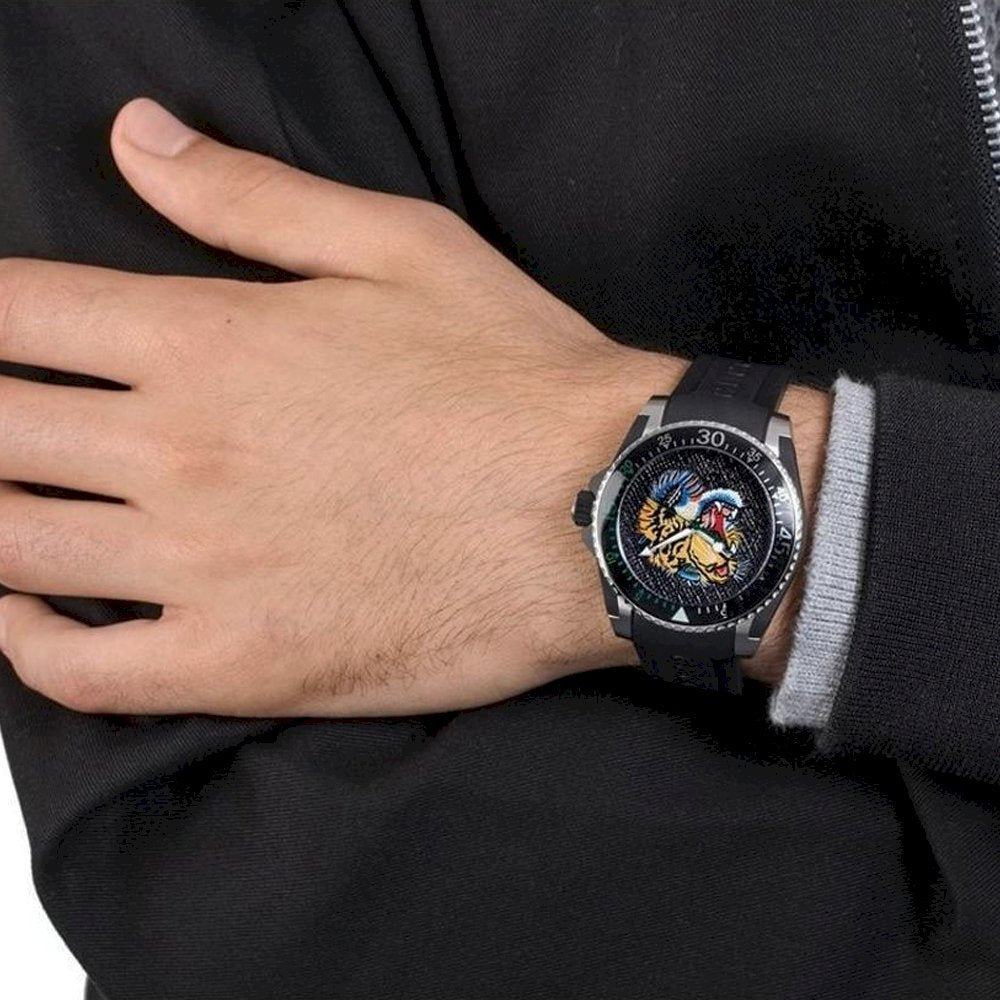 Gucci Dive Embroidered Tiger Motif Black Dial Black Rubber Strap Watch For Men - YA136318