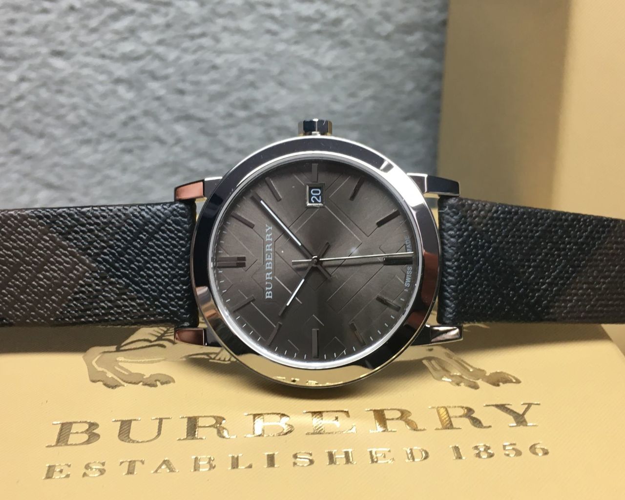 Burberry Heritage Grey Dial Black Leather Strap Watch for Men - BU9024