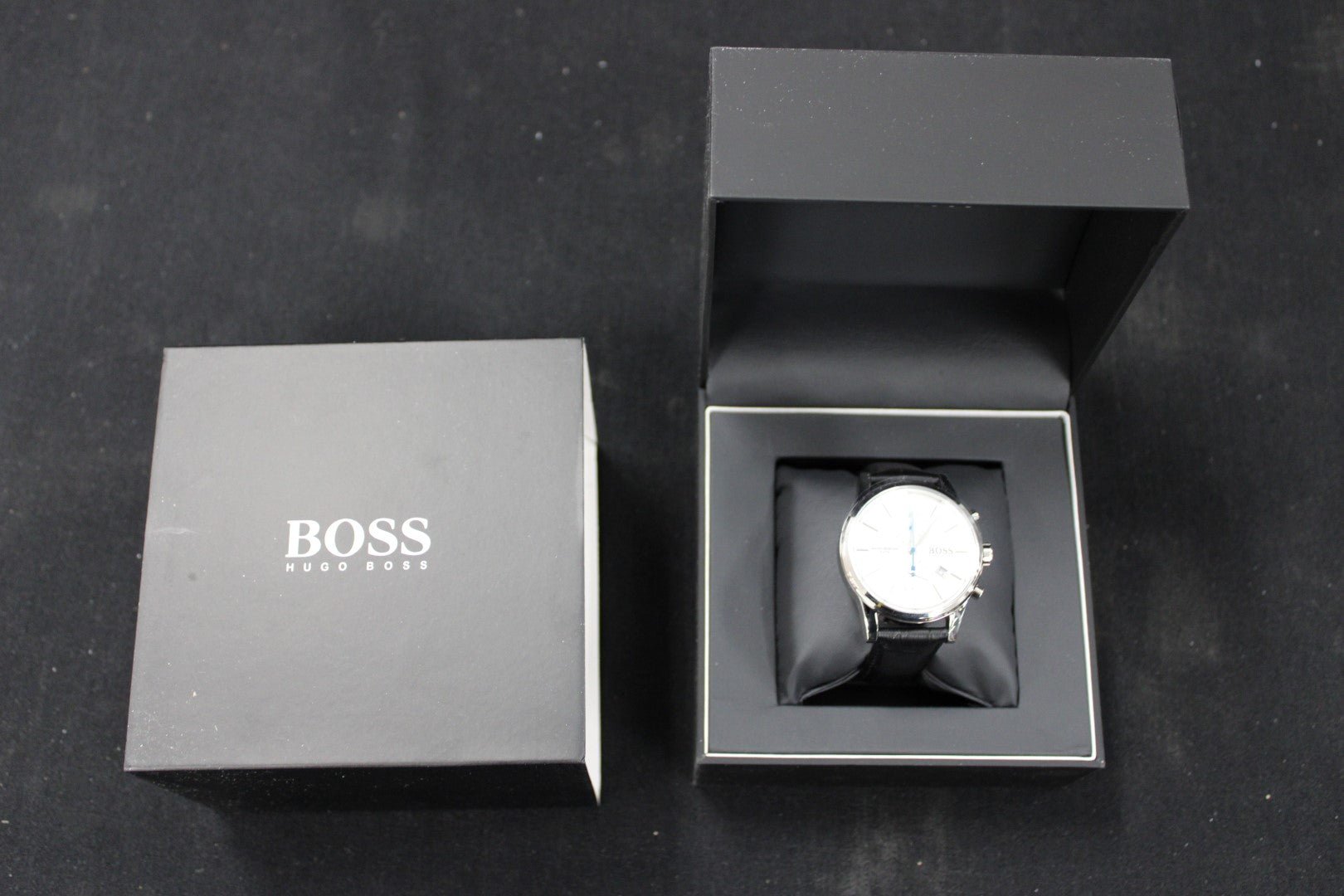 Hugo Boss Jet Silver Dial Black Leather Strap Watch for Men - 1513282