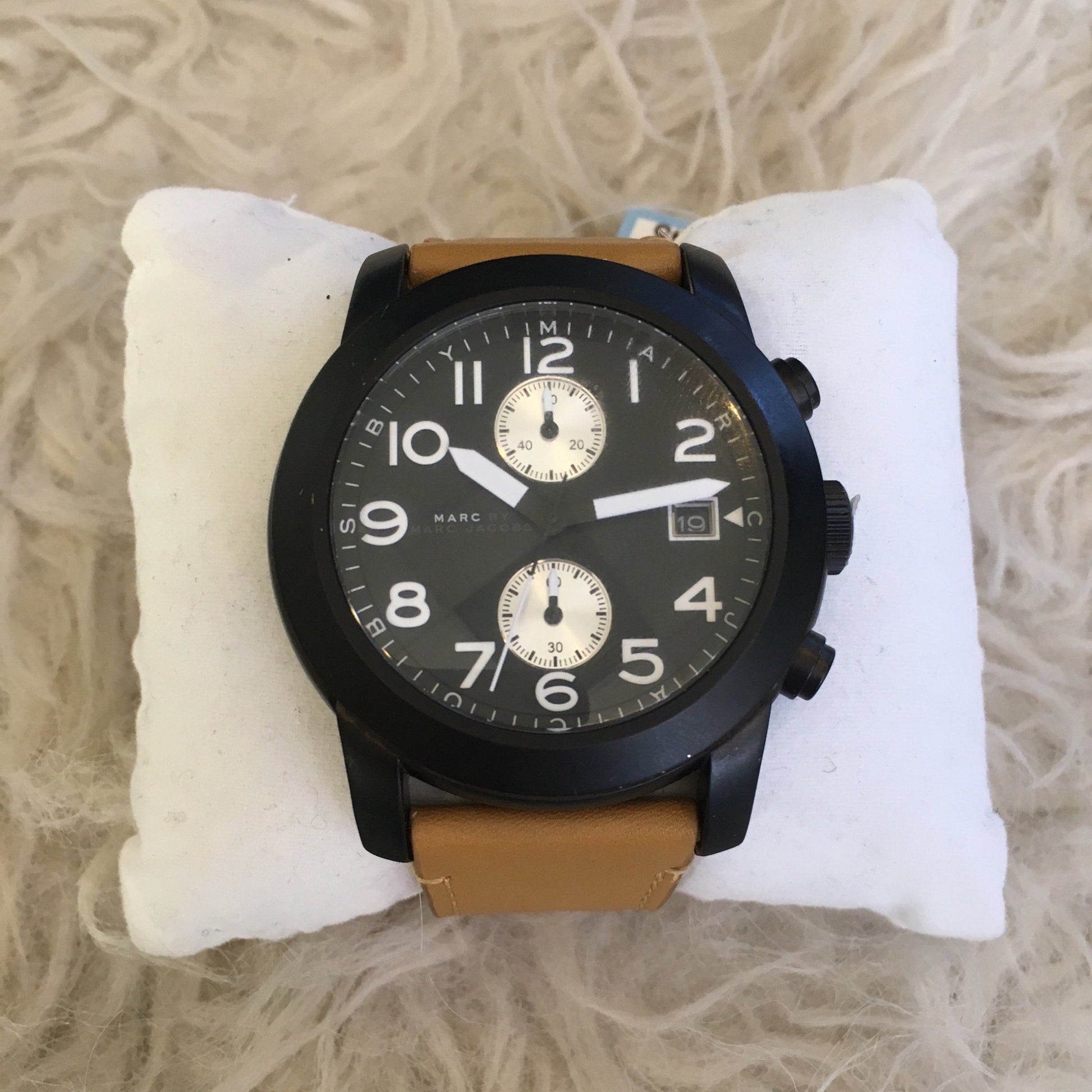 Marc Jacobs Larry Black Dial Tan Leather Strap Watch for Men - MBM5053