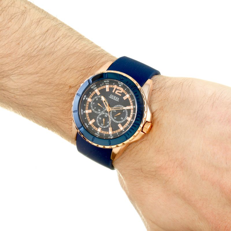 Guess Maverick Blue Dial Blue Rubber Strap Watch for Men - W0485G1