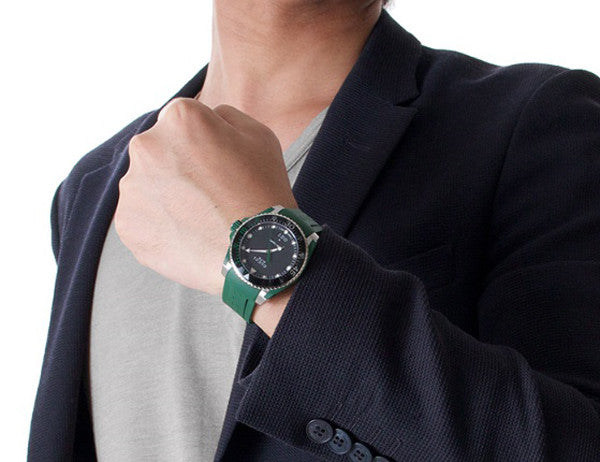 Gucci Dive Quartz Black Dial Green Rubber Strap Watch For Men - YA136310