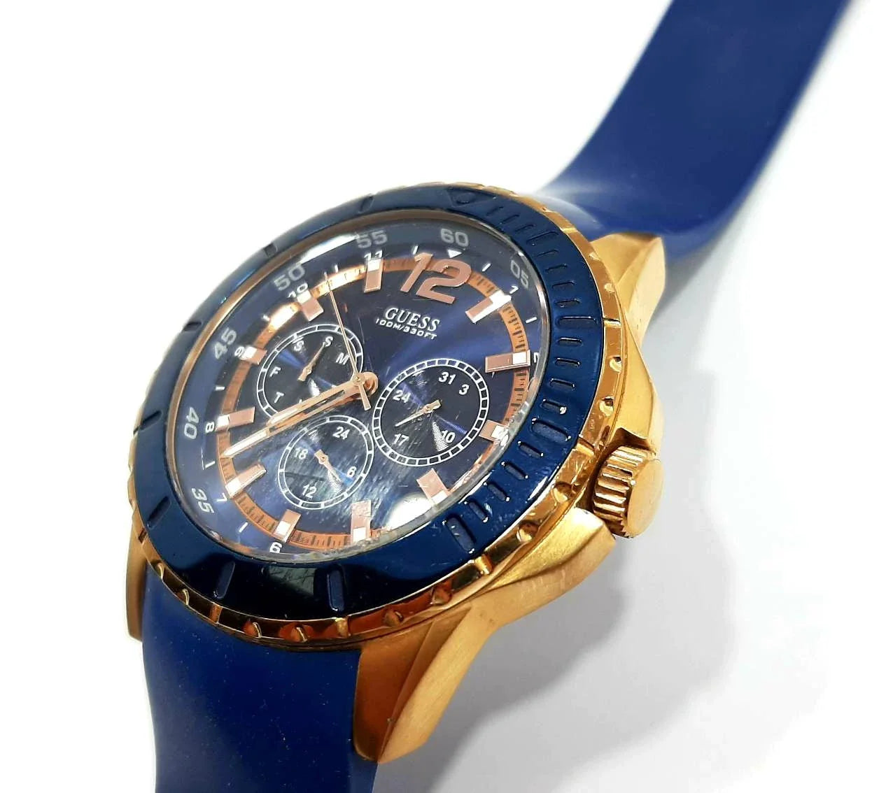 Guess Maverick Blue Dial Blue Rubber Strap Watch for Men - W0485G1